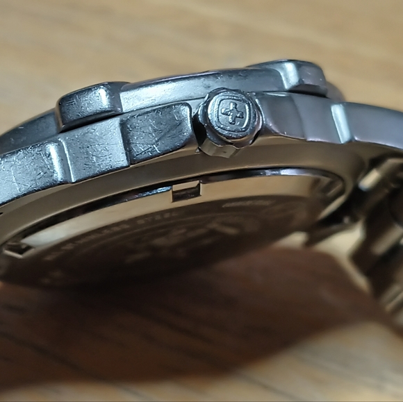 X Wenger SMT Design 200 meter Dive watch.  Rotating bezel, screw down crown. - Picture 11 of 13